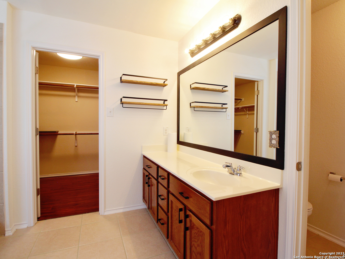 9627 Mediator Run Converse, TX 78109 - Photo 20 of 41 a bathroom with a sink and mirror