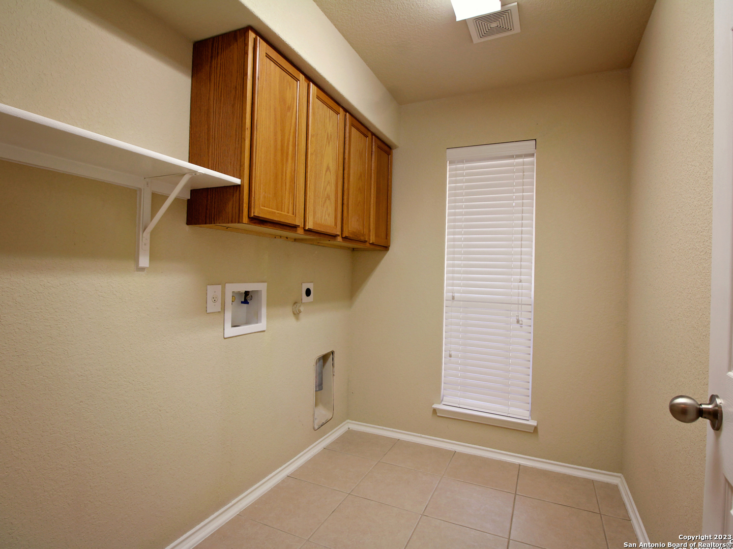 9627 Mediator Run Converse, TX 78109 - Photo 8 of 41 a view of an empty room with a window