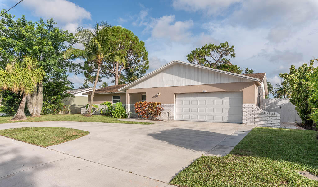 2712 Lake Ida Road Delray Beach, FL 33445 - Photo 5 of 34 20250626-2712 Lake Ida Road Delray Beach