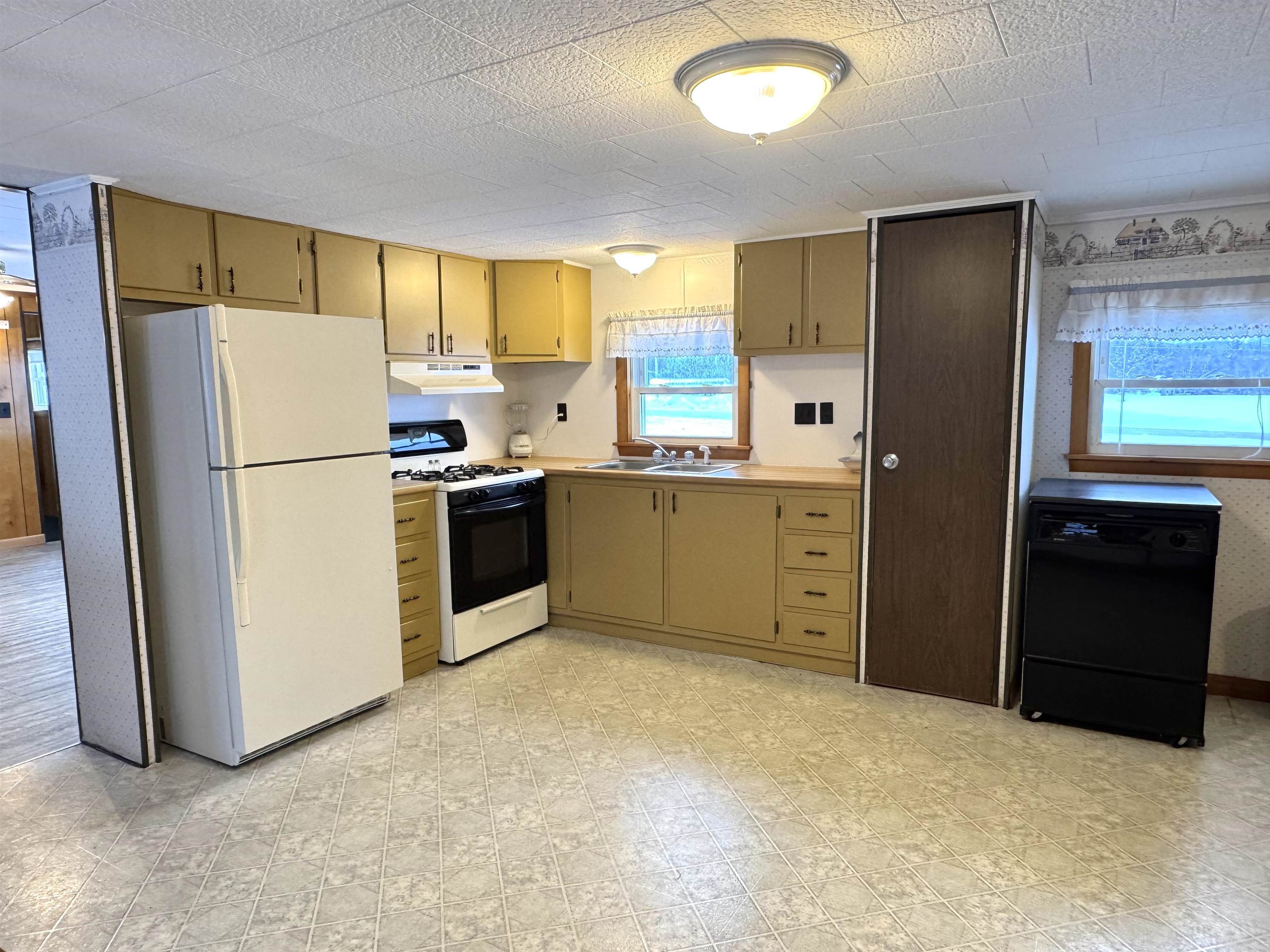 3931 East Hill Road Troy, VT 05859 - Photo 3 of 24