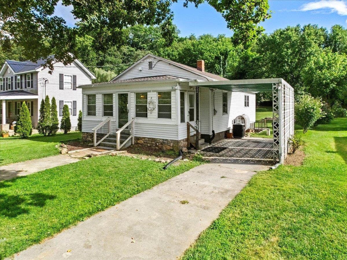 5361 Lafayette Road Elliston, VA 24087 - Photo 6 of 54 Gallery Image 6