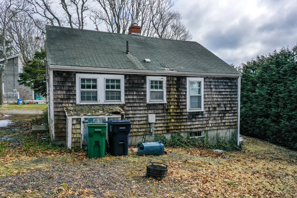 13 Wianno Road Marion, MA 02738 - Photo 18 of 25 a front view of a house with garden