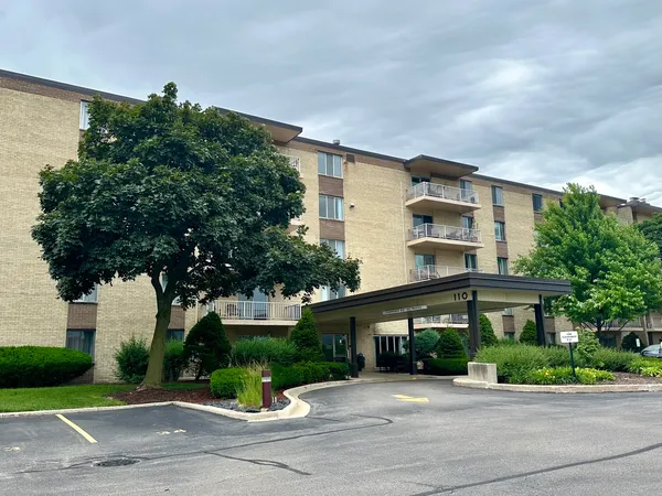 $249,900 | 110 West Butterfield Road, Unit 310S, Elmhurst, IL 60126