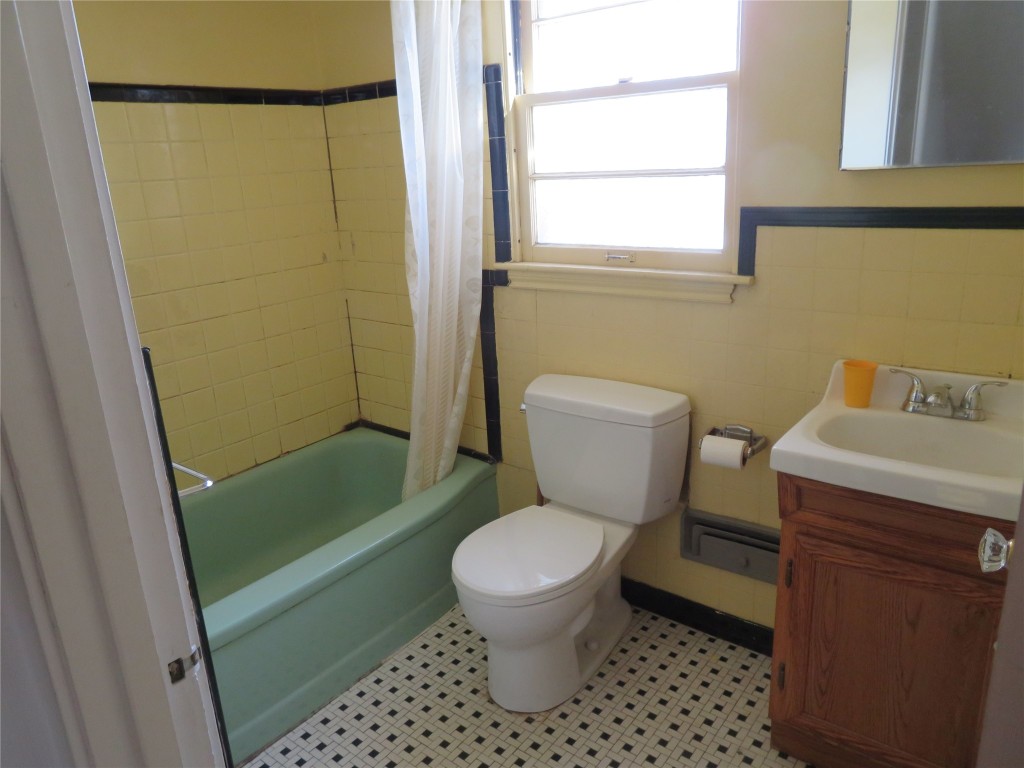 225 Wright Road Vestal, NY 13850 - Photo 12 of 26 Gallery Image 12