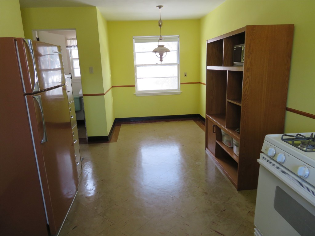 225 Wright Road Vestal, NY 13850 - Photo 6 of 26 Gallery Image 6