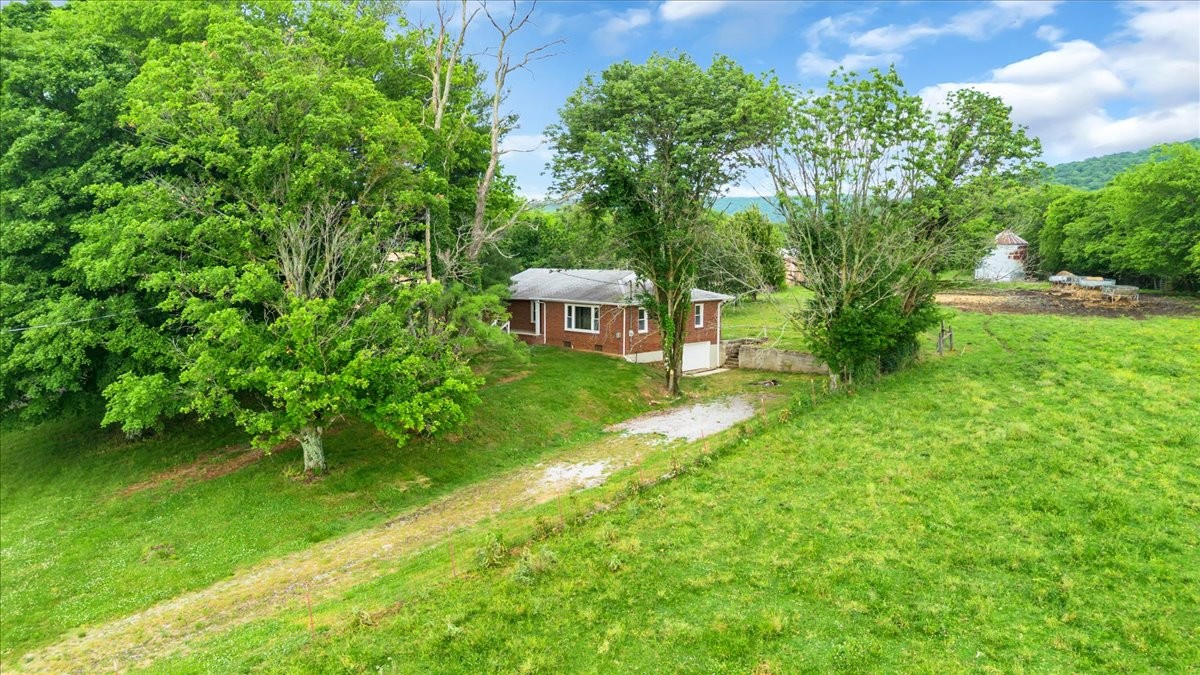 30 J D Ring Road Hillsboro, TN 37342 - Photo 3 of 39