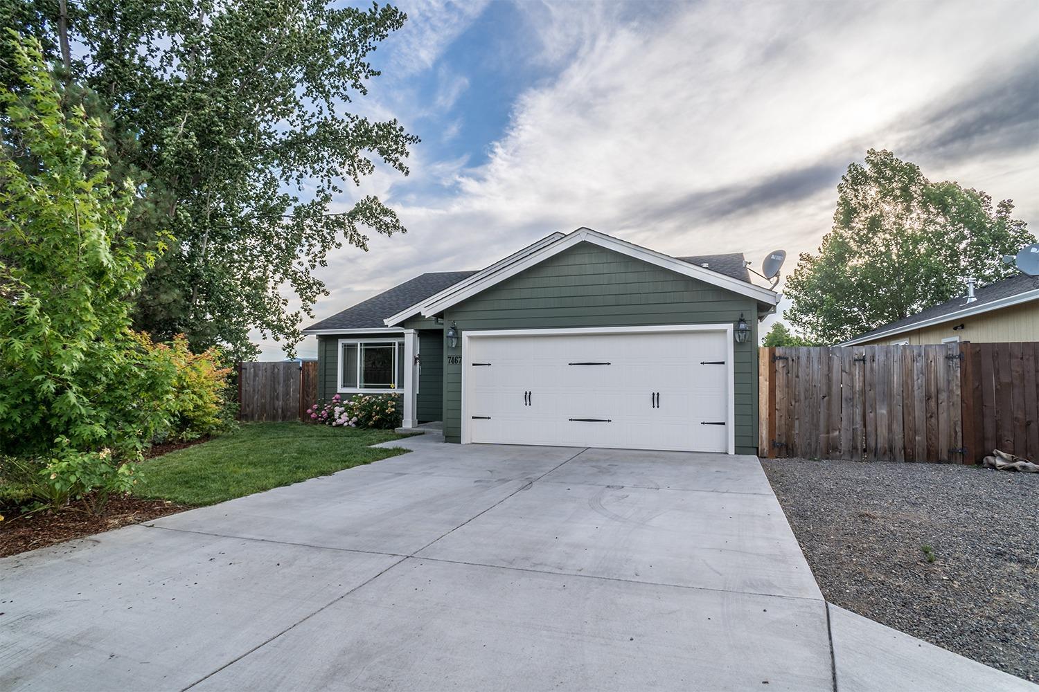 7467 Division Road White City, OR 97503 - Photo 1 of 29 Primary Photo