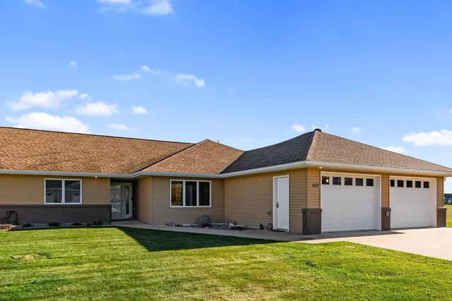 $399,000 | 552 7th Avenue Southeast, Mayville, ND 58257