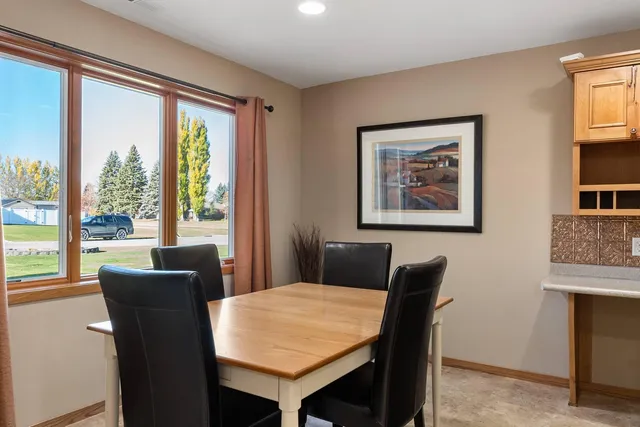 $399,000 | 552 7th Avenue Southeast, Mayville, ND 58257