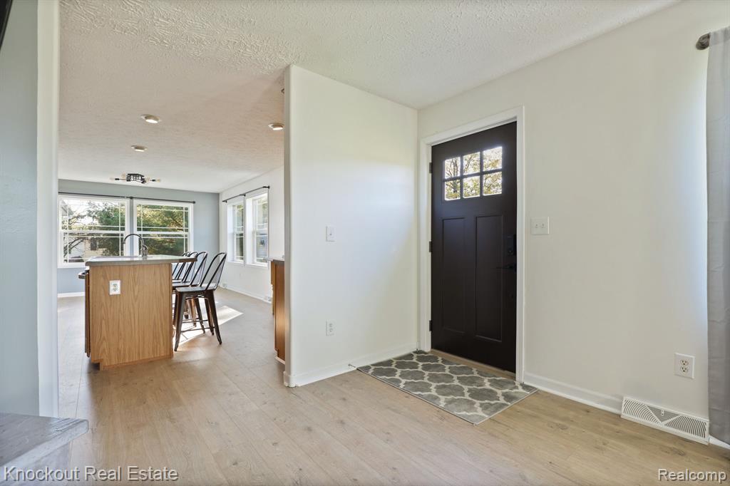 6977 Rathbun Road Birch Run, MI 48415 - Photo 8 of 60 Gallery Image 8