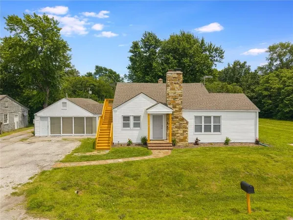 $439,900 | 107 North Broadway Street, Oak Grove, MO 64075