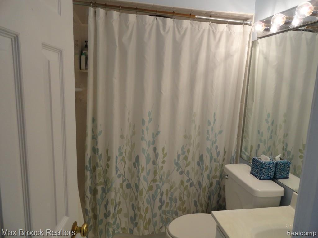 2071 North Fairview Lane Rochester Hills, MI 48306 - Photo 29 of 40