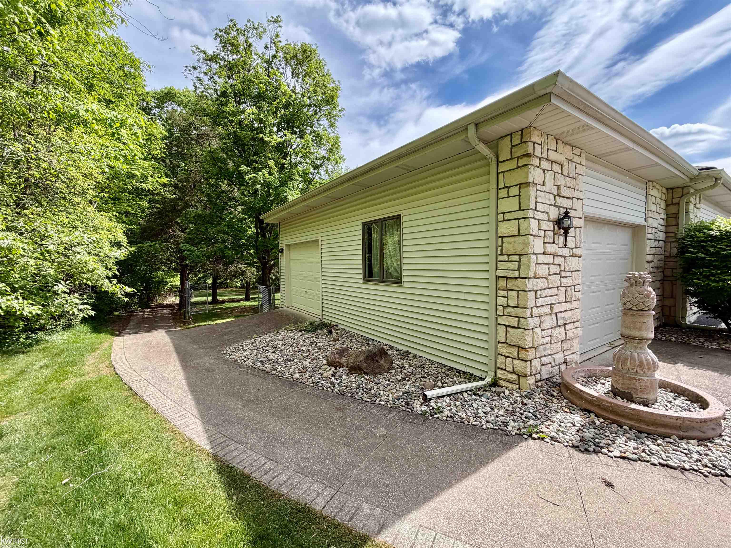 7432 East River Road Flushing, MI 48433 - Photo 4 of 62