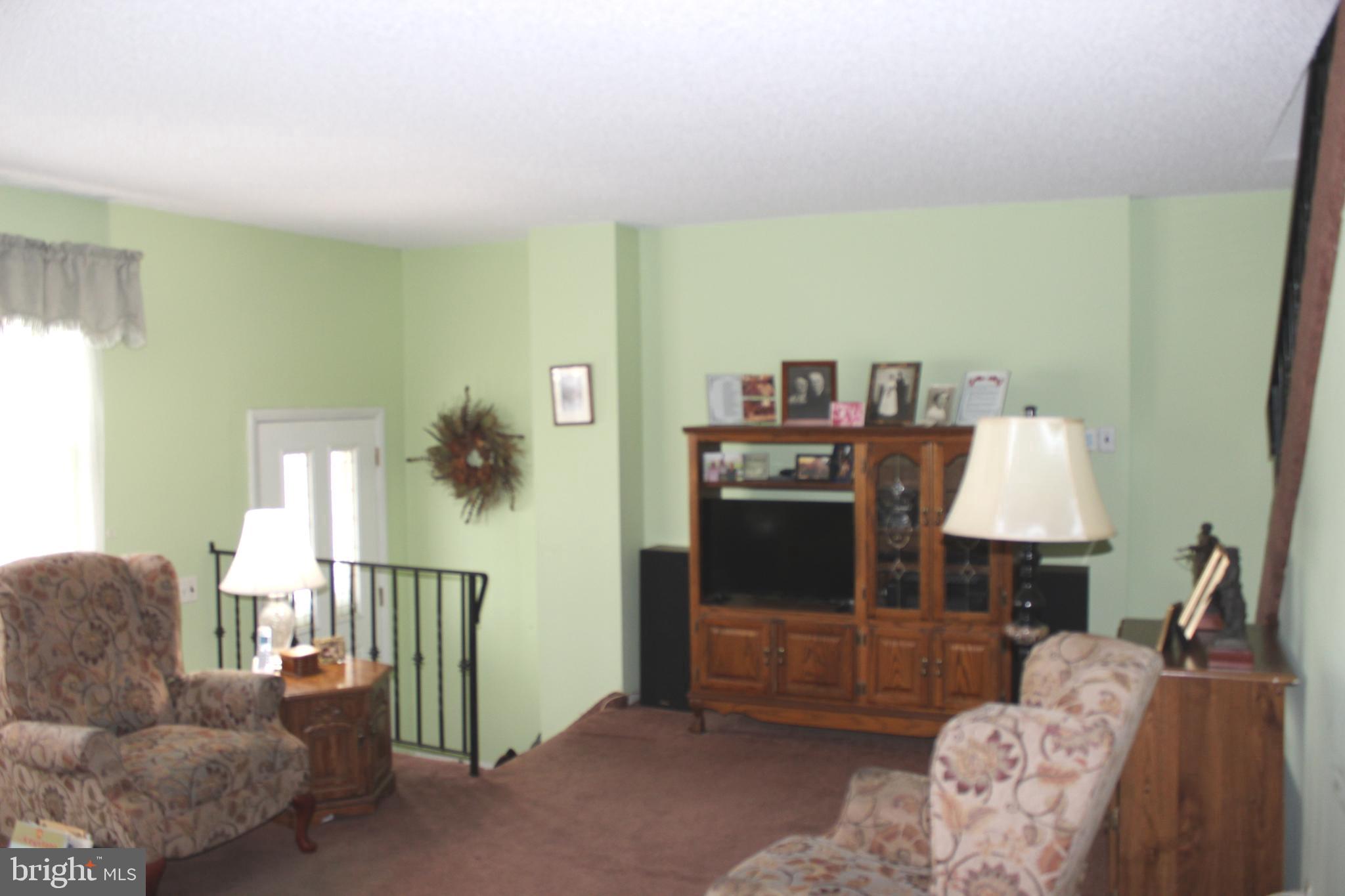 12726 Hollins Road Philadelphia, PA 19154 - Photo 4 of 25 Living Room