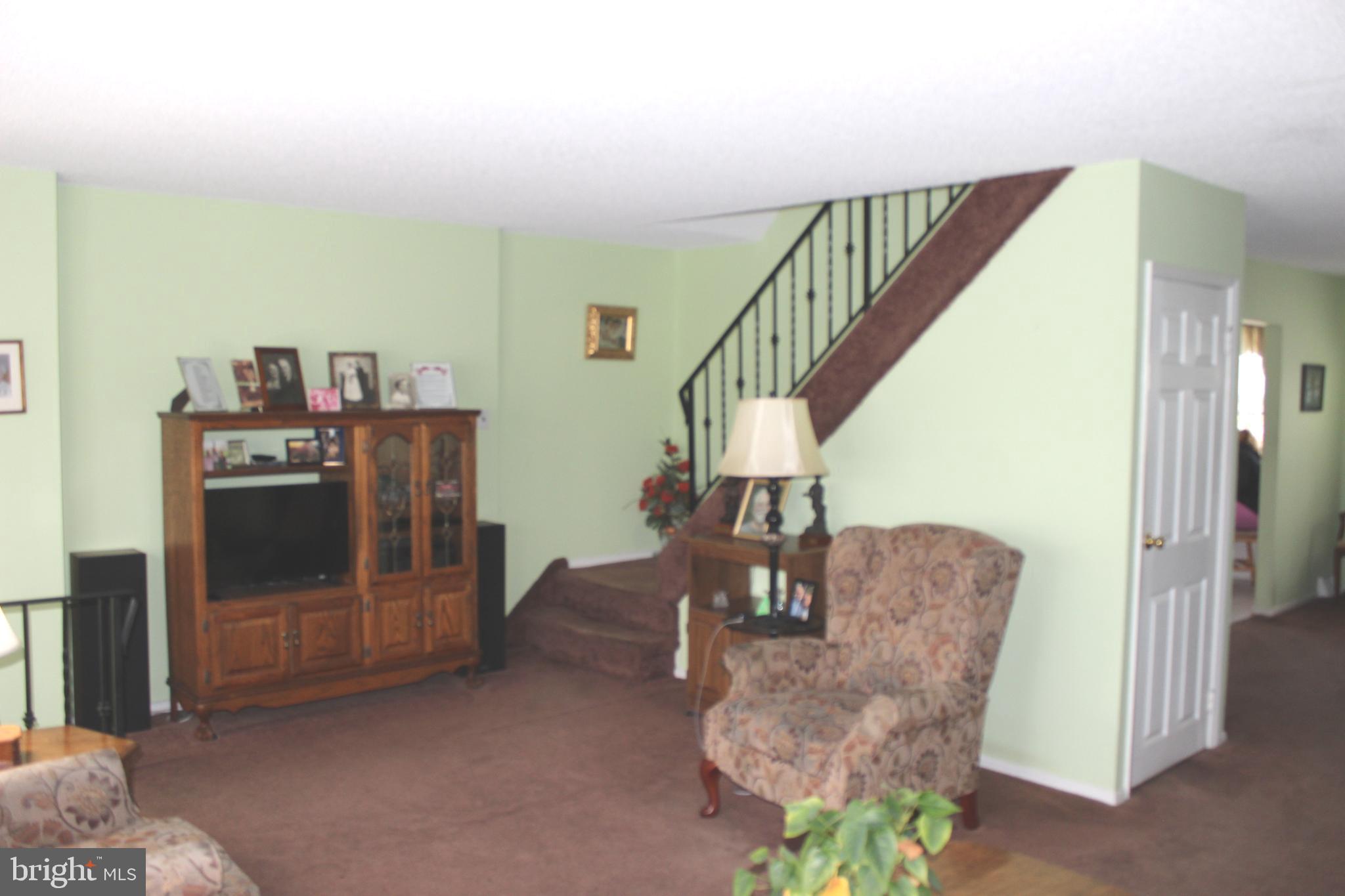 12726 Hollins Road Philadelphia, PA 19154 - Photo 5 of 25 Living Room