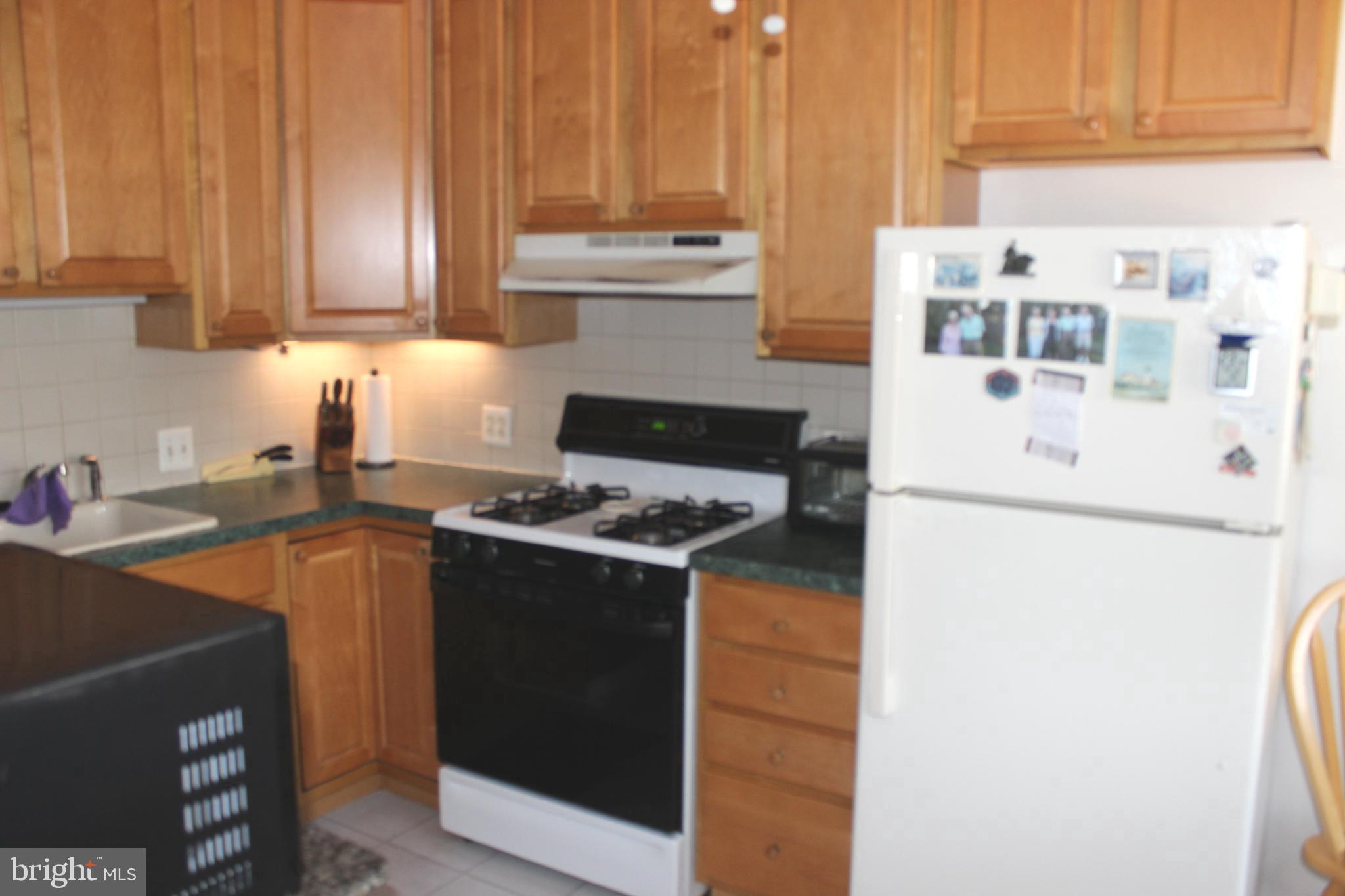 12726 Hollins Road Philadelphia, PA 19154 - Photo 9 of 25 Kitchen