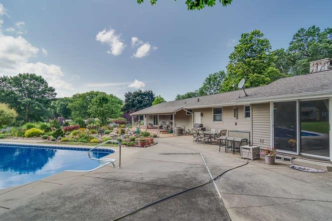 16646 Brick Road Granger, IN 46530 - Photo 15 of 30 Gallery Image 15