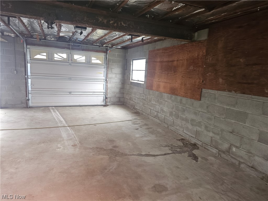 3700 Jaeger Road Lorain, OH 44053 - Photo 41 of 50 View of garage