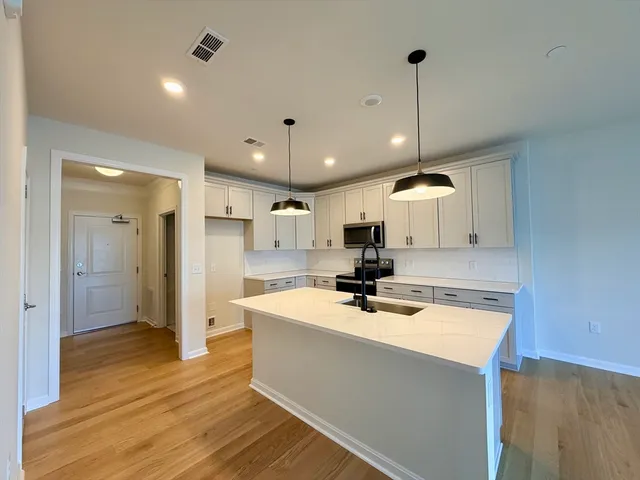 $2,800 | 2 Codman Way, Unit 302, Westborough, MA 01581