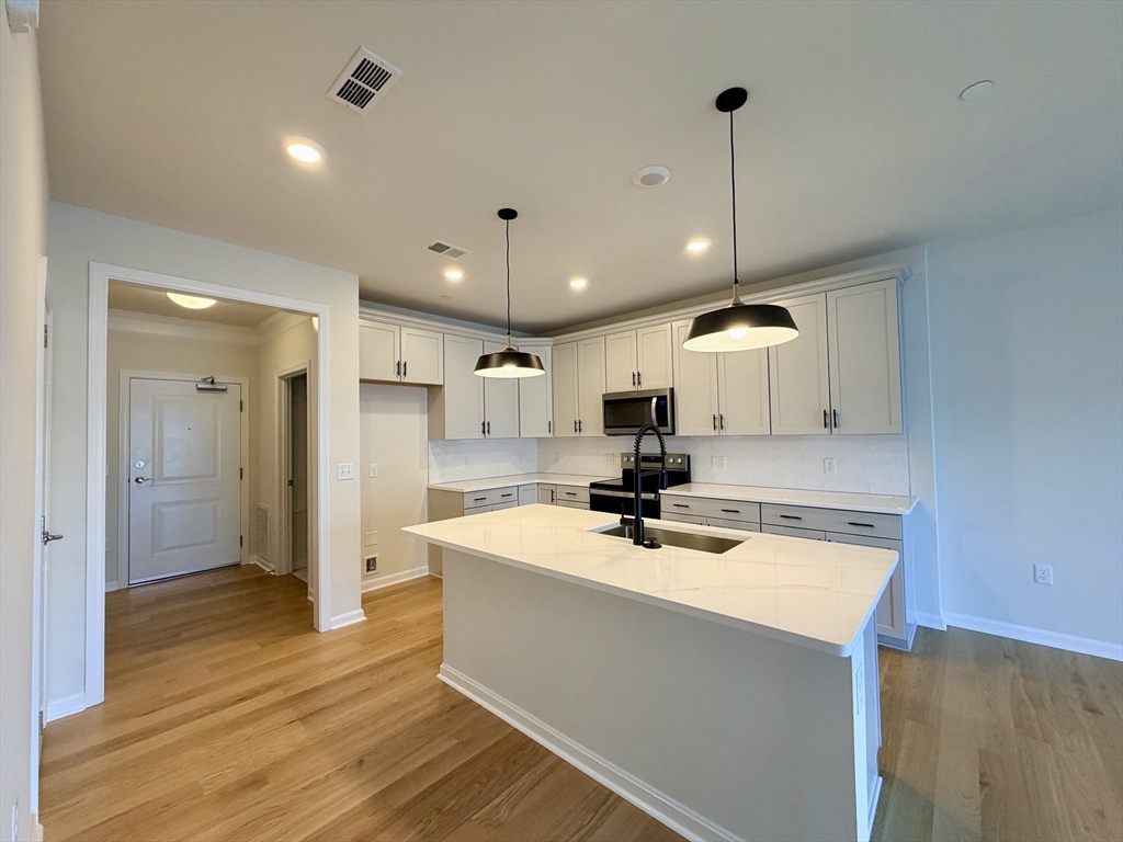 2 Codman Way, Unit 302 Westborough, MA 01581 - Photo 2 of 15