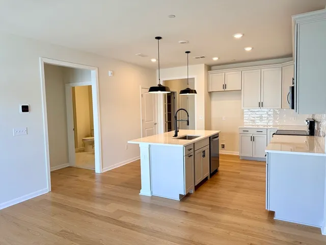 $2,800 | 2 Codman Way, Unit 302, Westborough, MA 01581