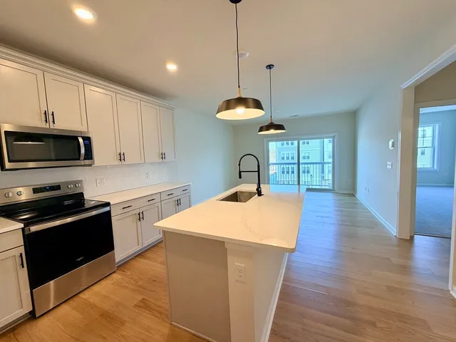 $2,800 | 2 Codman Way, Unit 302, Westborough, MA 01581