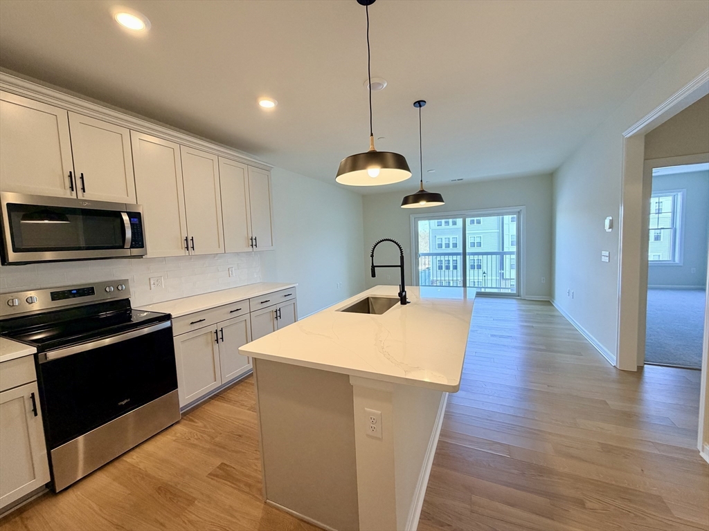 2 Codman Way, Unit 302 Westborough, MA 01581 - Photo 4 of 15