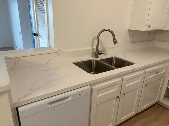 a close view of sink and tap