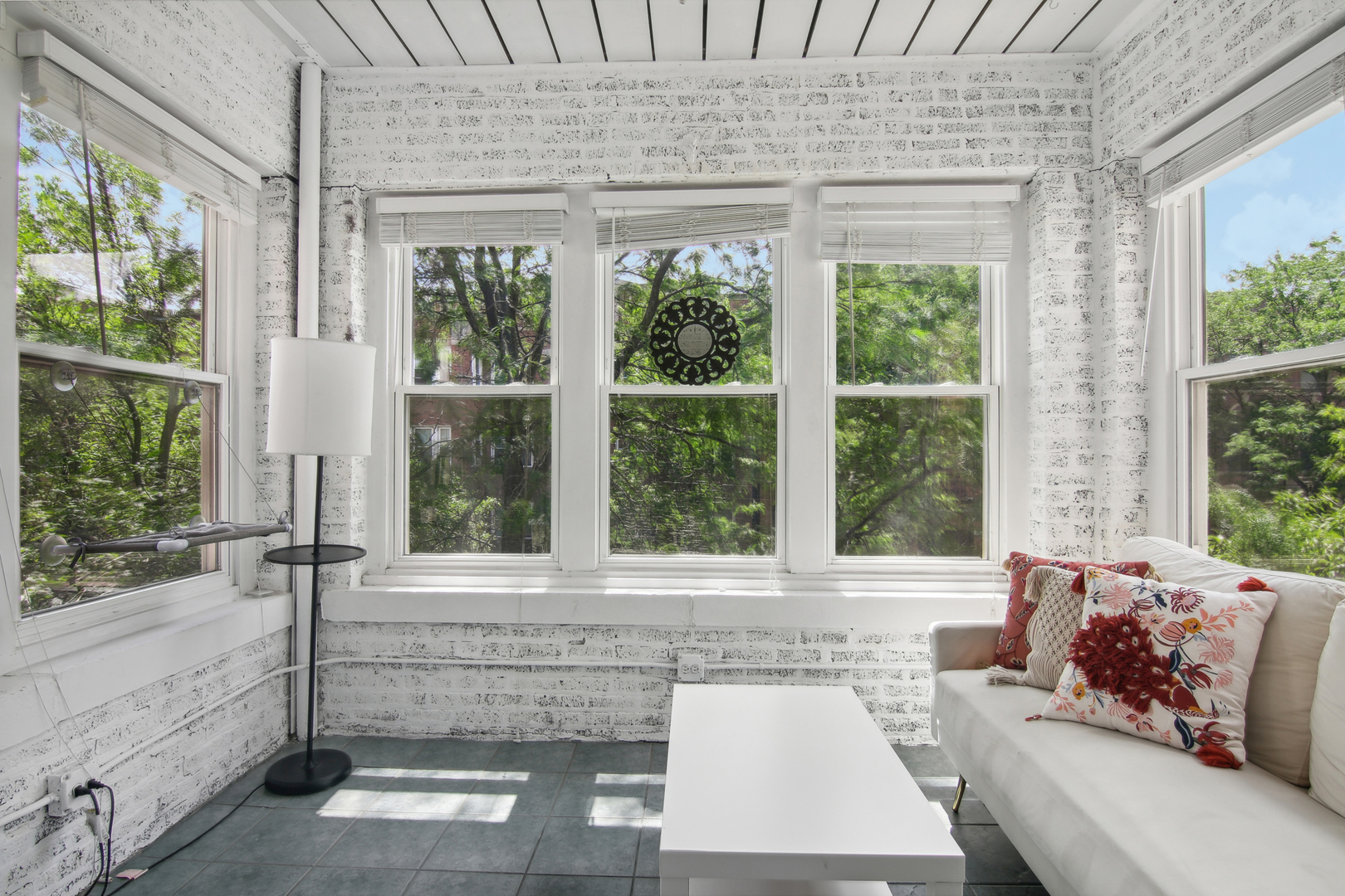 5683 North Ridge Avenue, Unit 2W Chicago, IL 60660 - Photo 6 of 23 a living room with furniture and window