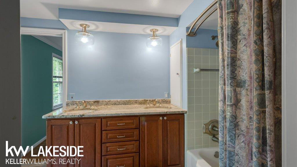 711 South Oxford Road Grosse Pointe, MI 48236 - Photo 26 of 56 50041383-25.JPG