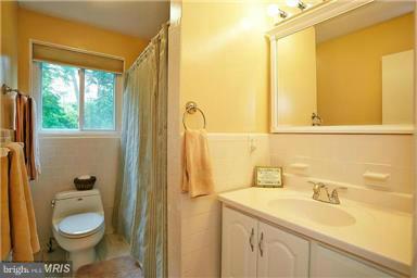 6500 Rockhurst Road Bethesda, MD 20817 - Photo 9 of 18 Hall Bath with Tub