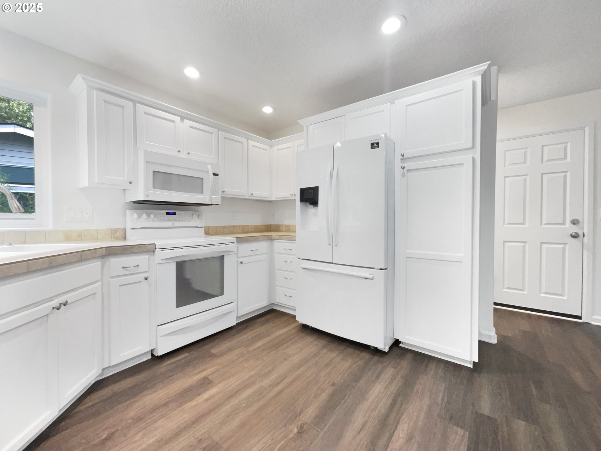 21730 Palisade Drive Fairview, OR 97024 - Photo 10 of 19