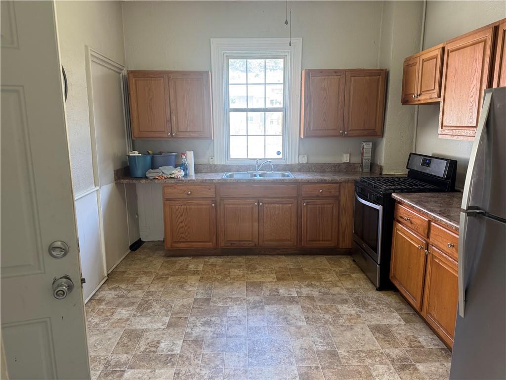 1732 Middle Street Pittsburgh, PA 15215 - Photo 10 of 35