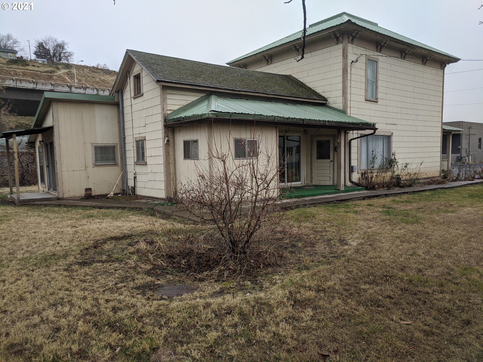 416 Southeast 6th Street Pendleton, OR 97801 - Photo 3 of 22