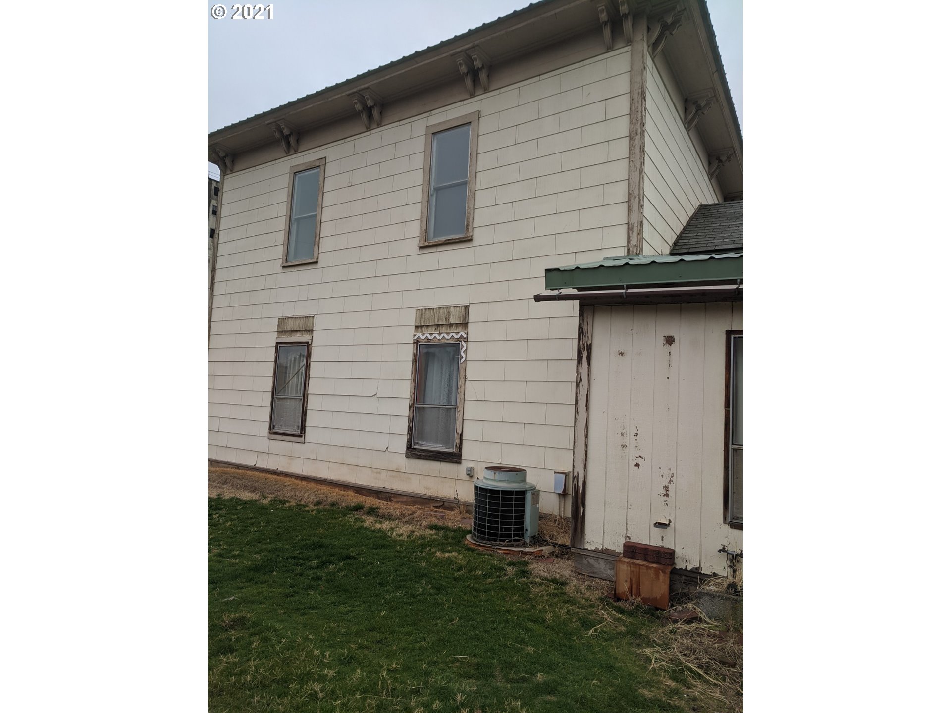 416 Southeast 6th Street Pendleton, OR 97801 - Photo 4 of 22