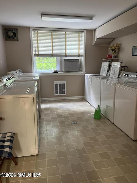 140 Field Point Road, Unit 10 Greenwich, CT 06830 - Photo 12 of 13 laundry room