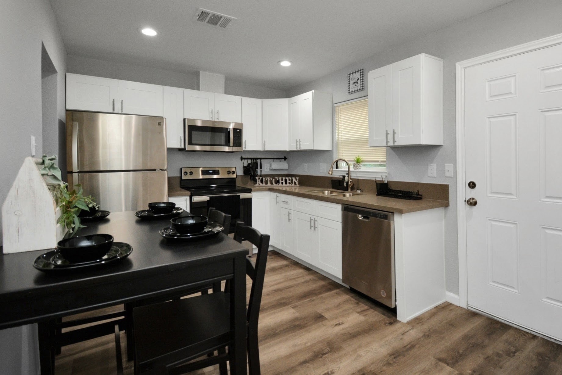 5410 Bataan Road Houston, TX 77033 - Photo 5 of 11 Gallery Image 5