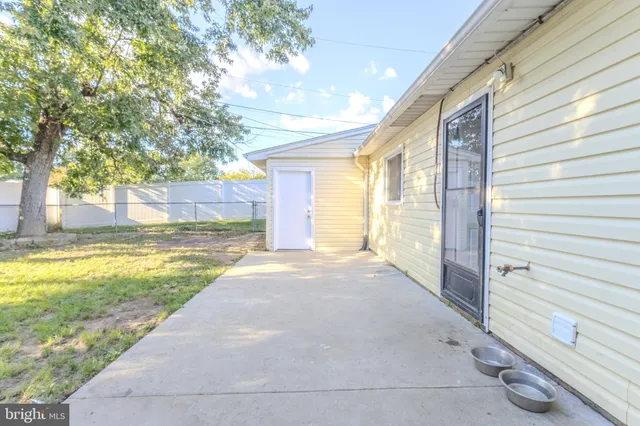 a view of an house with backyard and trees