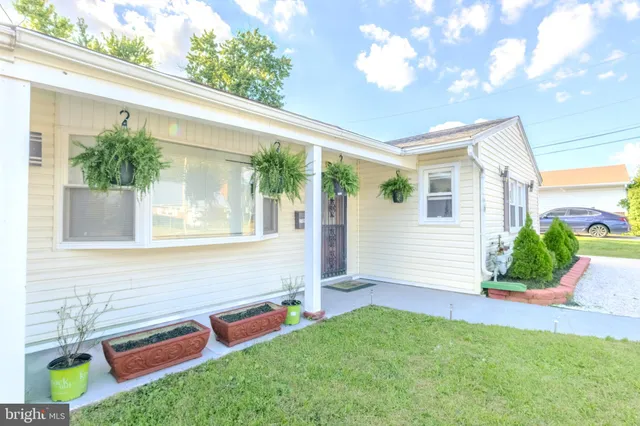 a front view of house with yard