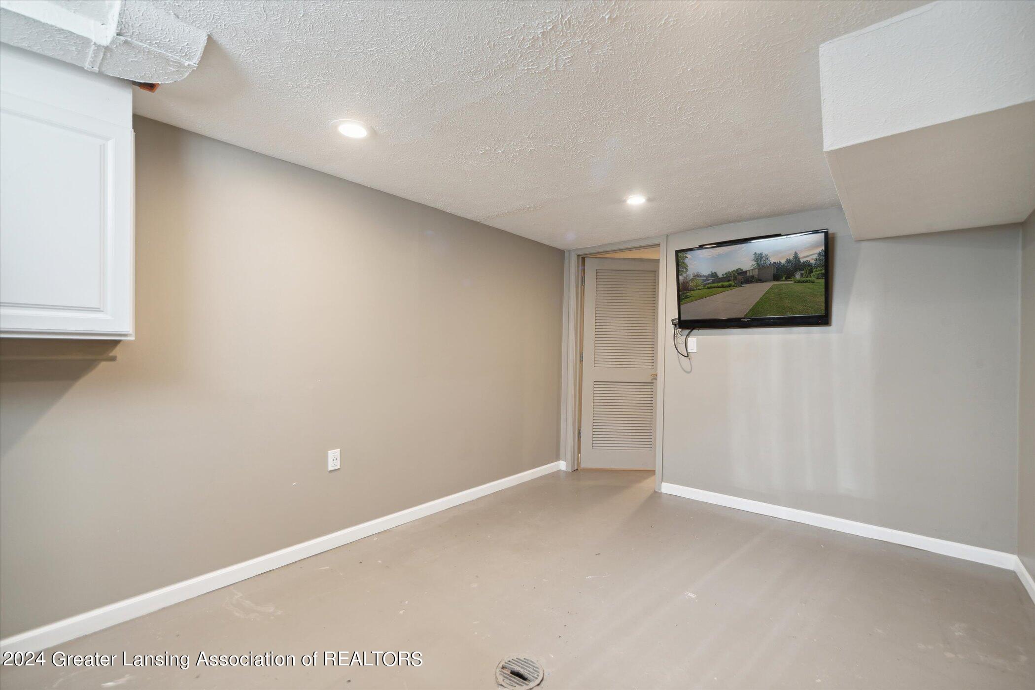 2903 North Cambridge Road Lansing, MI 48911 - Photo 42 of 49 42-2903-N-Cambridge-Rd-Lansing-MI-48911-