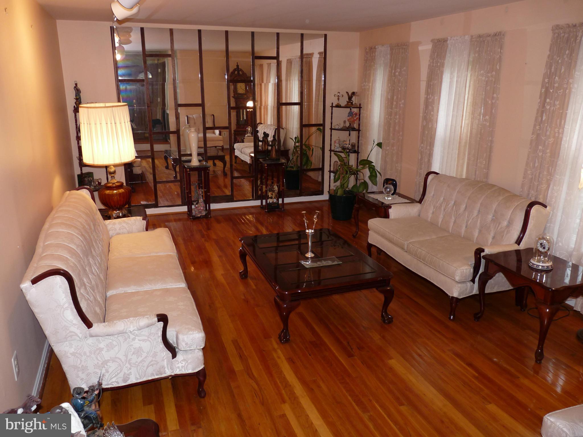 9202 Mellenbrook Road Columbia, MD 21045 - Photo 3 of 29 Living Room