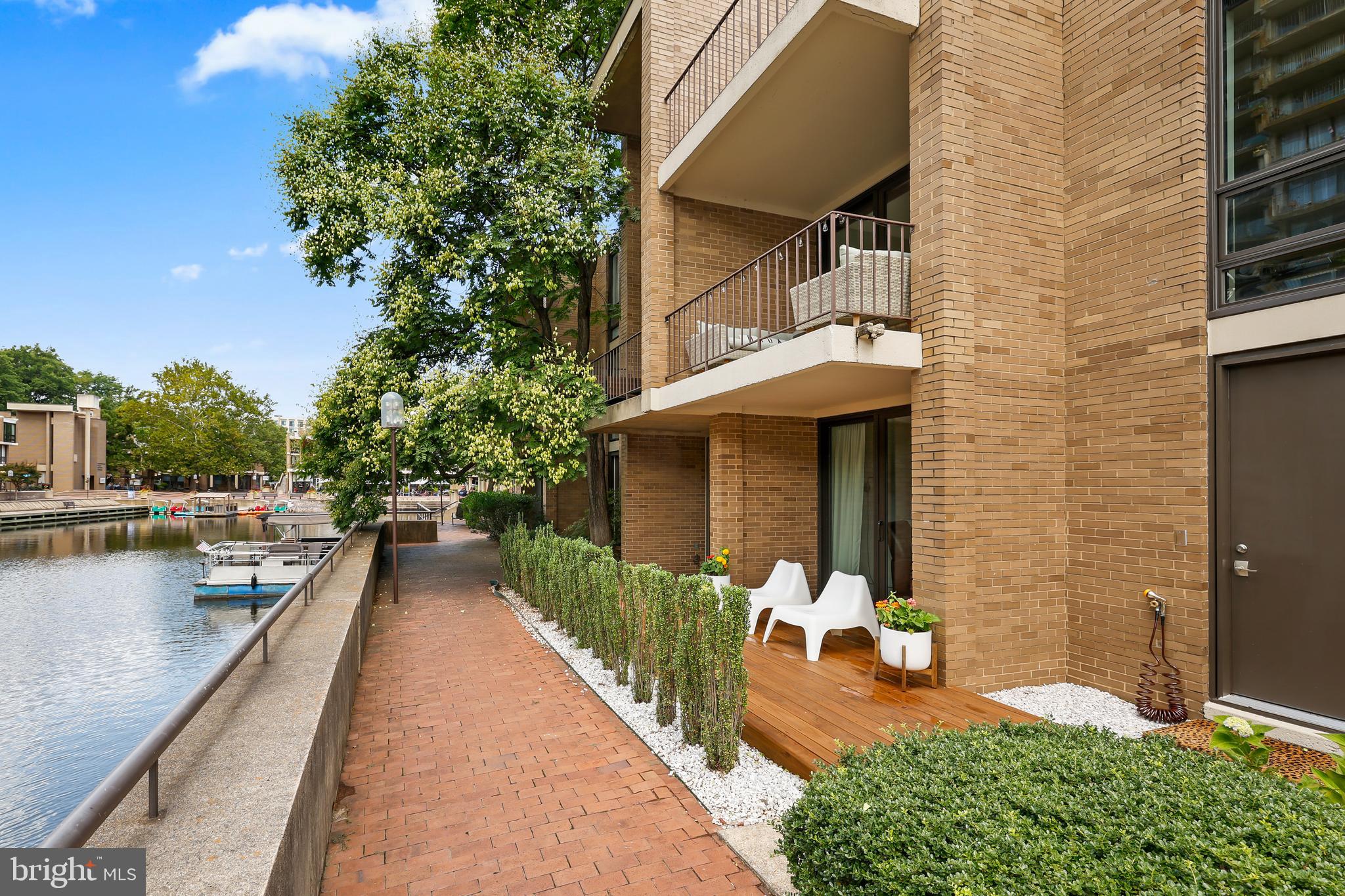 1672 Chimney House Road Reston, VA 20190 - Photo 39 of 62 Gallery Image 39
