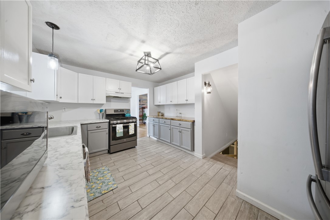407 Malden Street Greece, NY 14615 - Photo 11 of 38