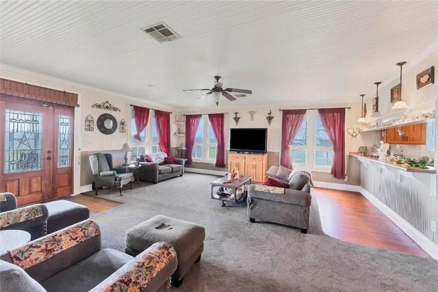 $725,000 | 550 County Road 471, Thrall, TX 76578