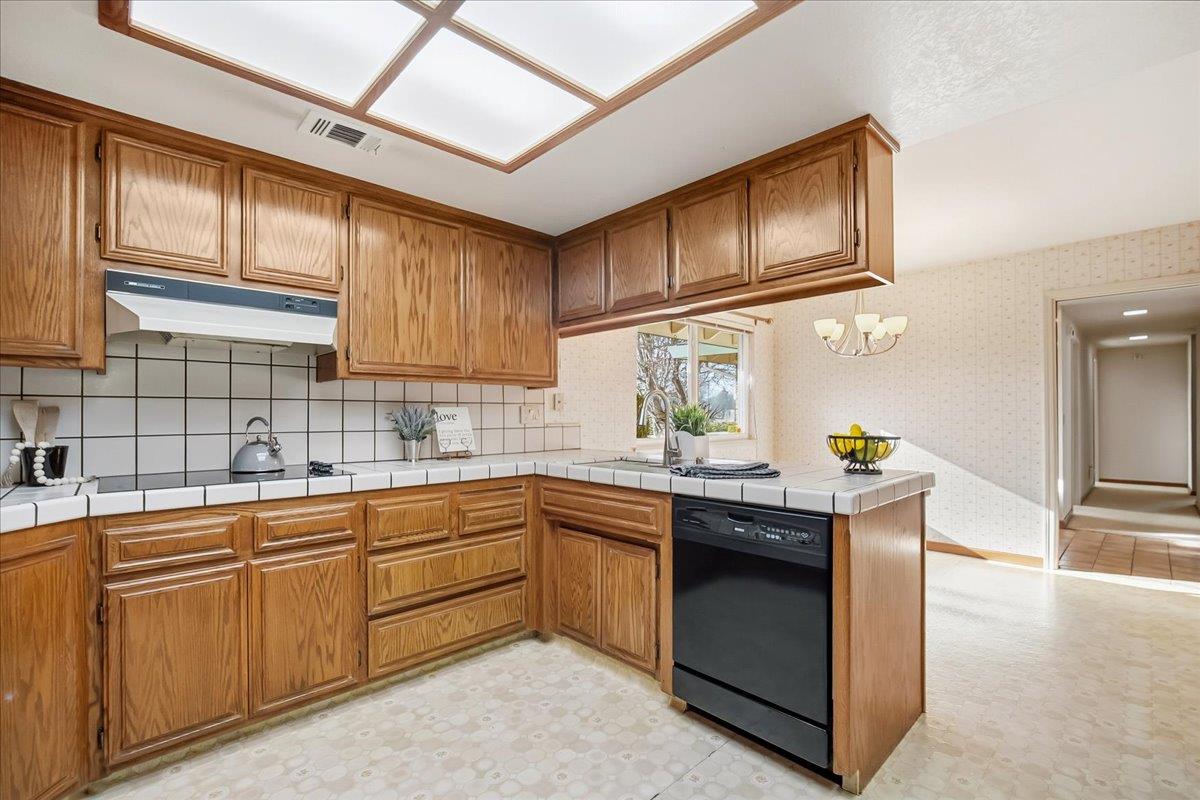 363 Diamond Oaks Road Roseville, CA 95678 - Photo 17 of 51 Kitchen with original classic layout - the ultimate blank canvas. View of spacious dining nook.