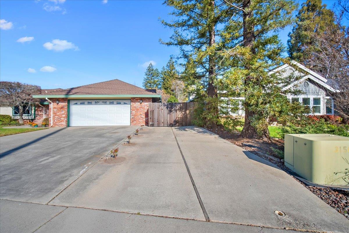 363 Diamond Oaks Road Roseville, CA 95678 - Photo 4 of 51 Unmatched versatility: expansive yard with dedicated space for multiple guest vehicles or possibly RV/Boat storage.