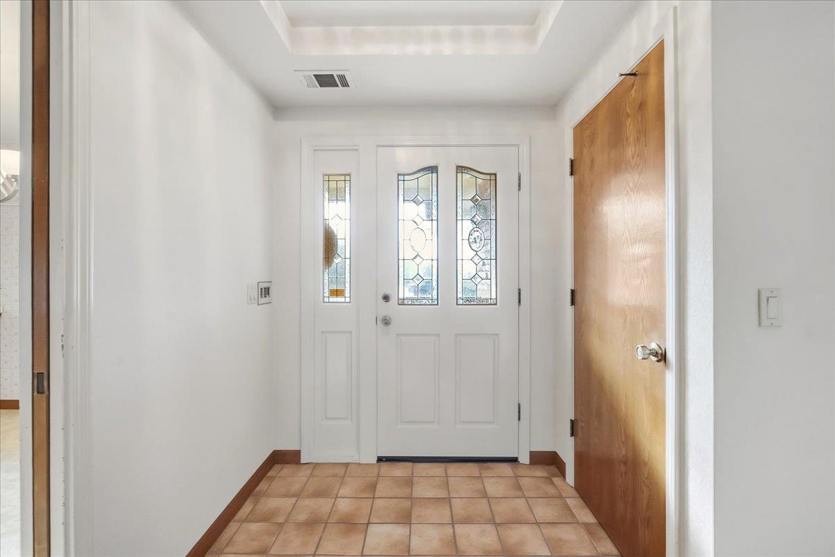 363 Diamond Oaks Road Roseville, CA 95678 - Photo 6 of 51 A front entry foyer with a closet provides a transition zone for organizing everyday items like coats, shoes, and bags.
