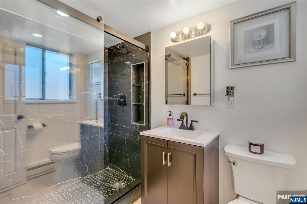 1203 River Road, Unit 8B Edgewater, NJ 07020 - Photo 22 of 40