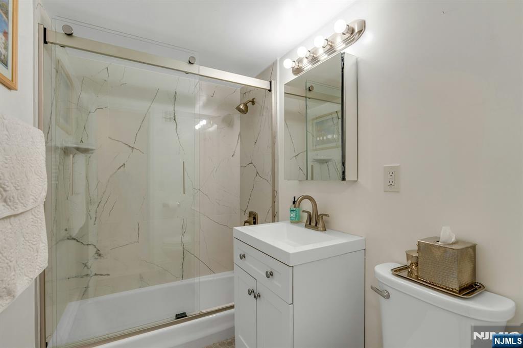 1203 River Road, Unit 8B Edgewater, NJ 07020 - Photo 25 of 40