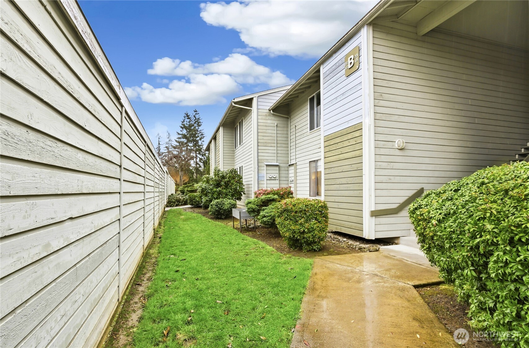 14401 Southeast Petrovitsky Road, Unit B102 Renton, WA 98058 - Photo 2 of 28